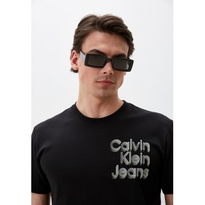 Camiseta Calvin Klein... 2