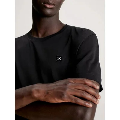 Camiseta Calvin Klein... 2