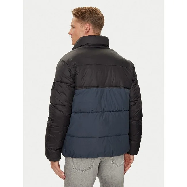 Chaqueta Calvin Klein Negra y Azul...