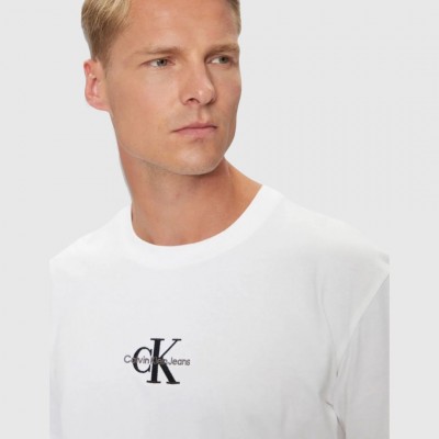 Camiseta Calvin Klein... 2