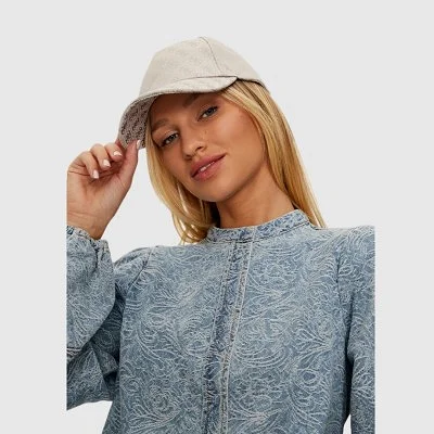 Gorra Guess Blanca Logo 4G... 2