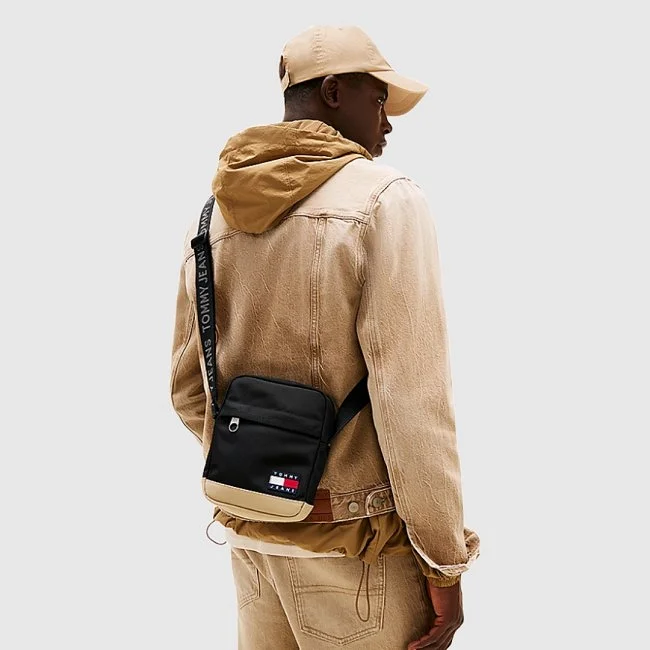 Bandolera Tommy Hilfiger Negra y...