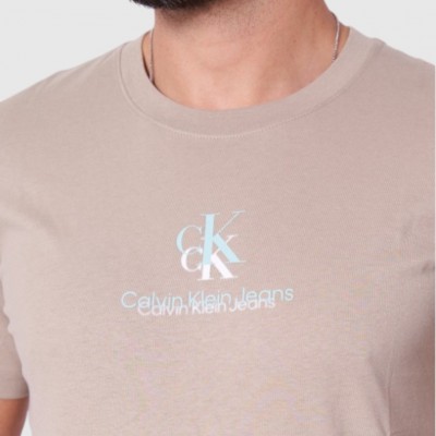 Camiseta Calvin Klein... 2
