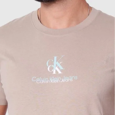 Camiseta Calvin Klein... 2