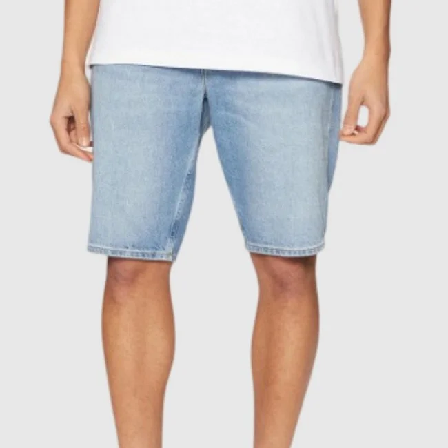 Pantalón Corto Vaquero Calvin Klein... Pantalón Corto Vaquero Calvin Klein...