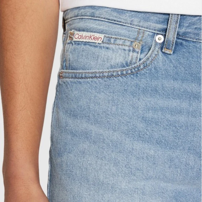 Pantalón Corto Vaquero Calvin Klein... Pantalón Corto Vaquero Calvin Klein...