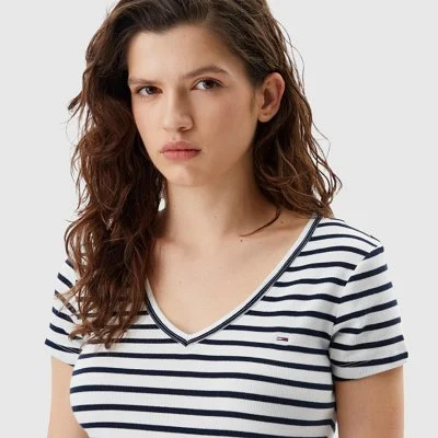 Camiseta Tommy Hilfiger... 2