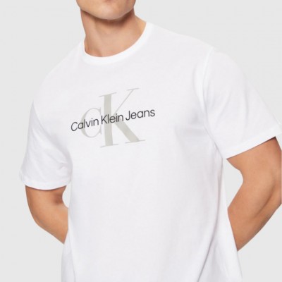 Camiseta Calvin Klein... 2