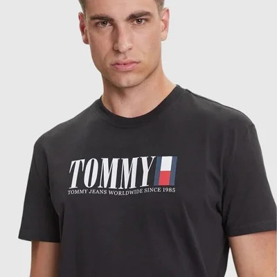 Camiseta Tommy Hilfiger... 2