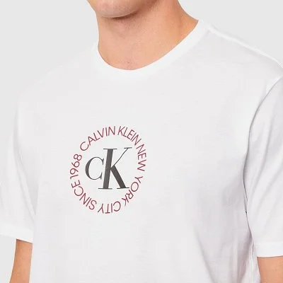 Camiseta Calvin Klein... 2