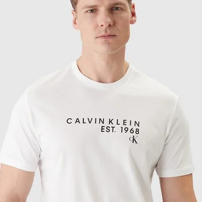 Camiseta Calvin Klein... 2