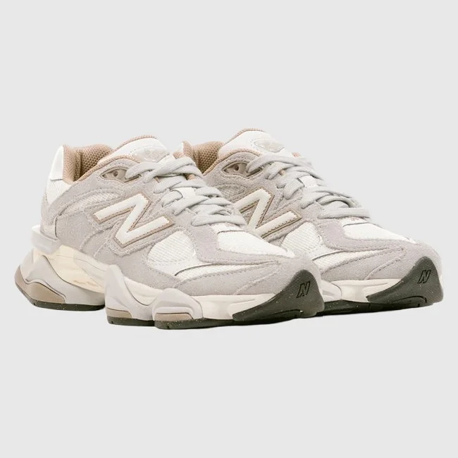 Zapatillas New Balance Beiges y Blancas