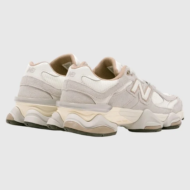 Zapatillas New Balance Beiges y Blancas