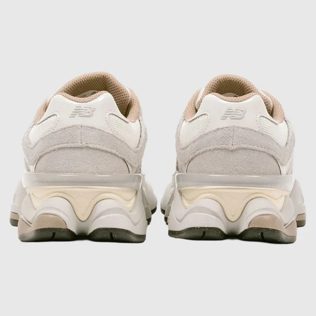 Zapatillas New Balance Beiges y Blancas