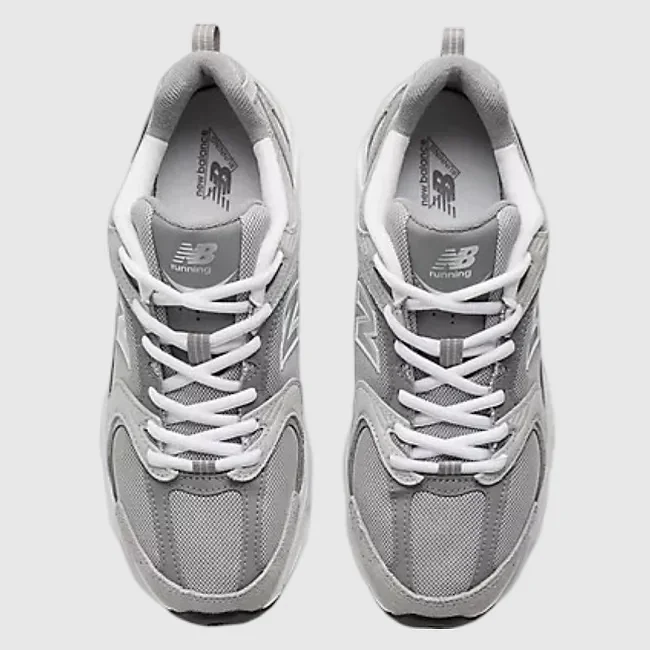 Zapatillas New Balance Grises y Blancas