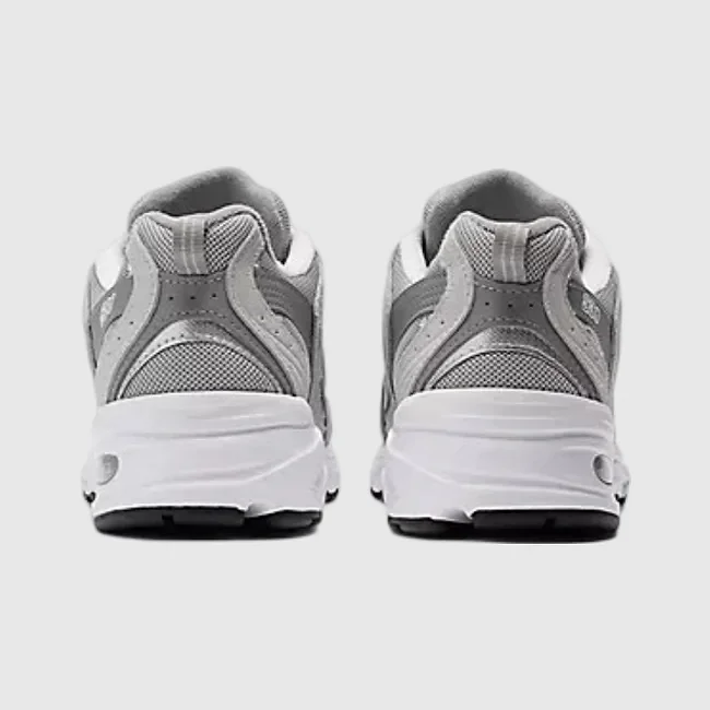 Zapatillas New Balance Grises y Blancas