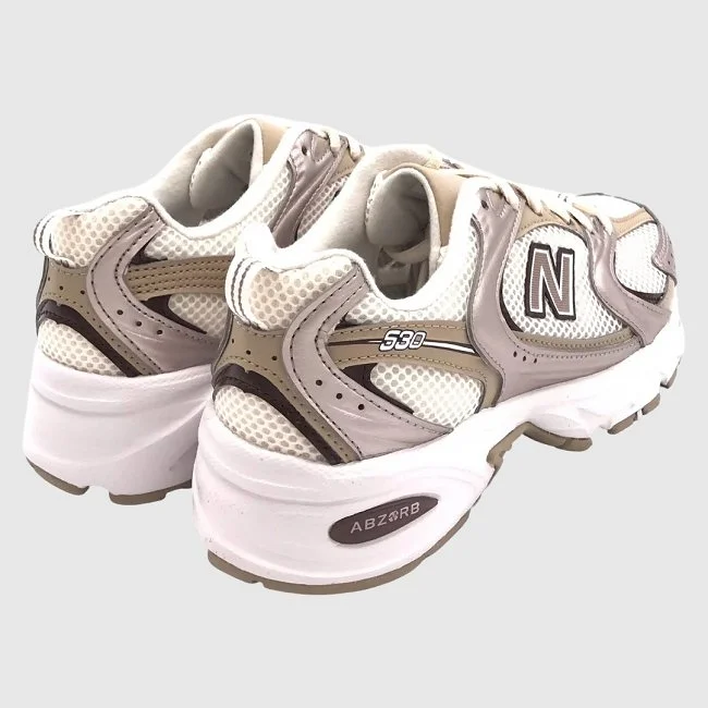 Zapatillas New Balance Beige y Blancas