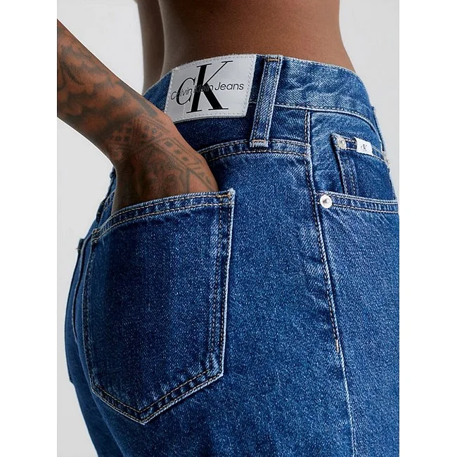 Pantalón Corto Vaquero Calvin Klein... Pantalón Corto Vaquero Calvin Klein...