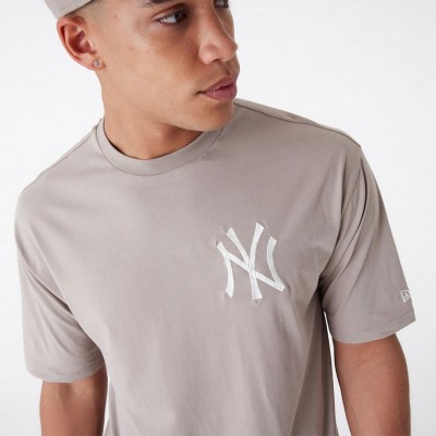 Camiseta New Era Marrón... 2