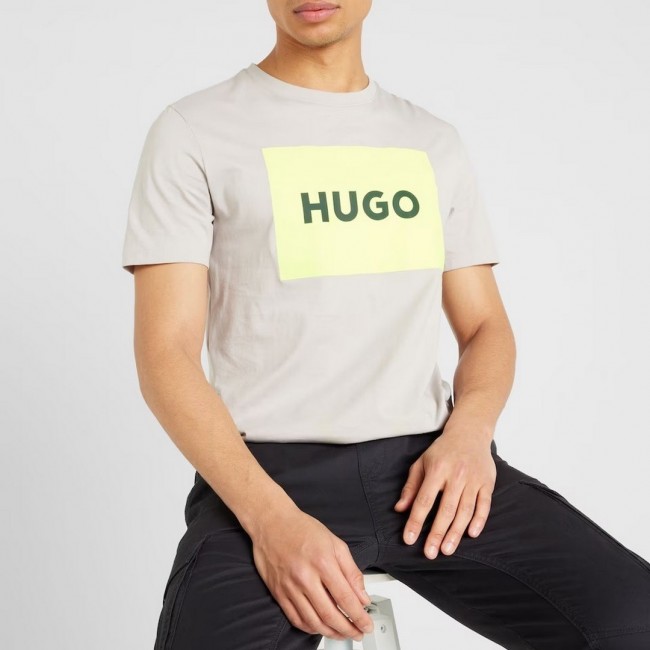 Camiseta Hugo Gris Logo Frontal